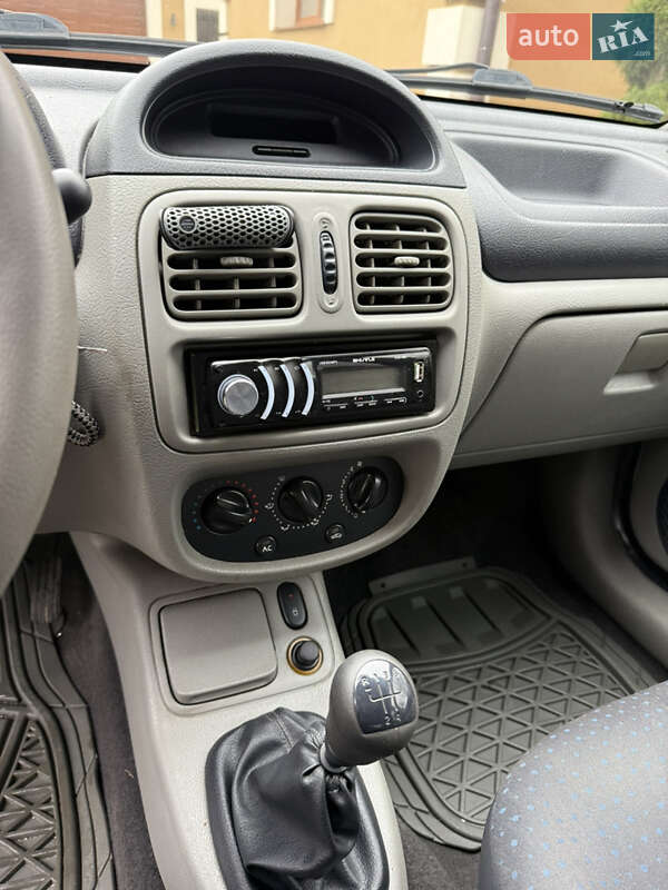 Седан Renault Clio Symbol 2005 в Косові фото 15 Седан Renault Clio Symbol 2005 в Косові