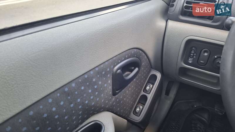 Седан Renault Clio Symbol 2005 в Києві фото 28 Седан Renault Clio Symbol 2005 в Києві