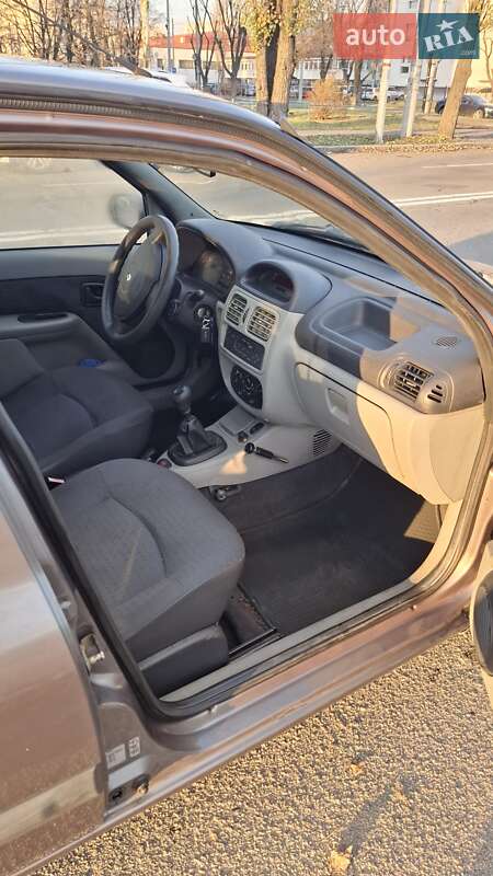 Седан Renault Clio Symbol 2005 в Києві фото 31 Седан Renault Clio Symbol 2005 в Києві
