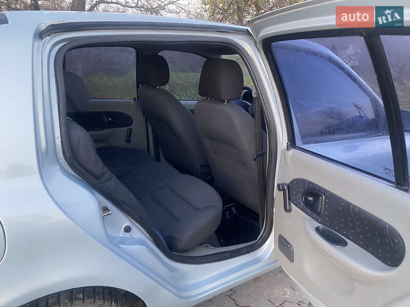 Седан Renault Clio Symbol 2004 в Острозі