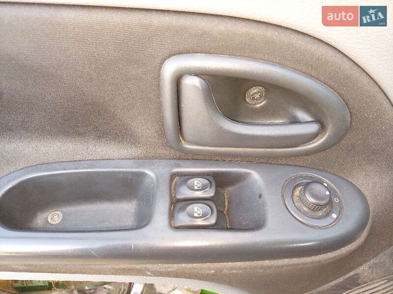 Седан Renault Clio Symbol 2007 в Черновцах