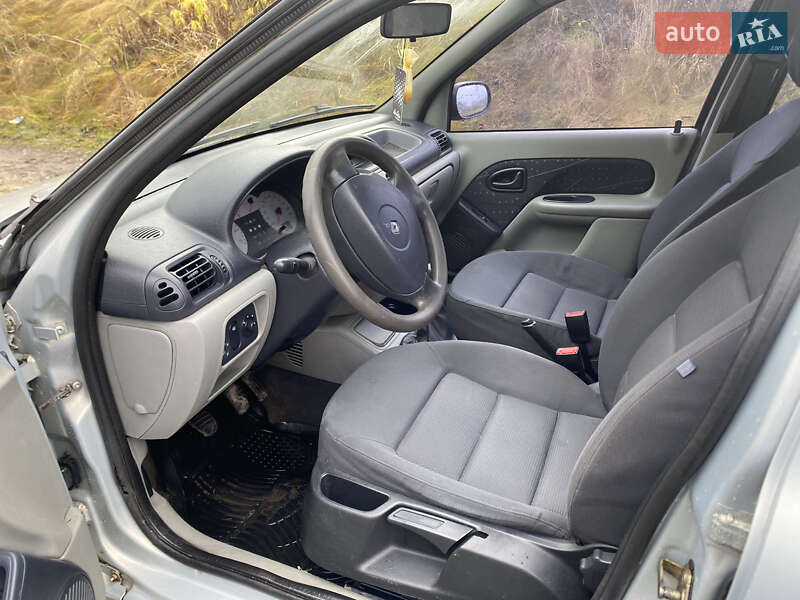 Седан Renault Clio Symbol 2004 в Острозі