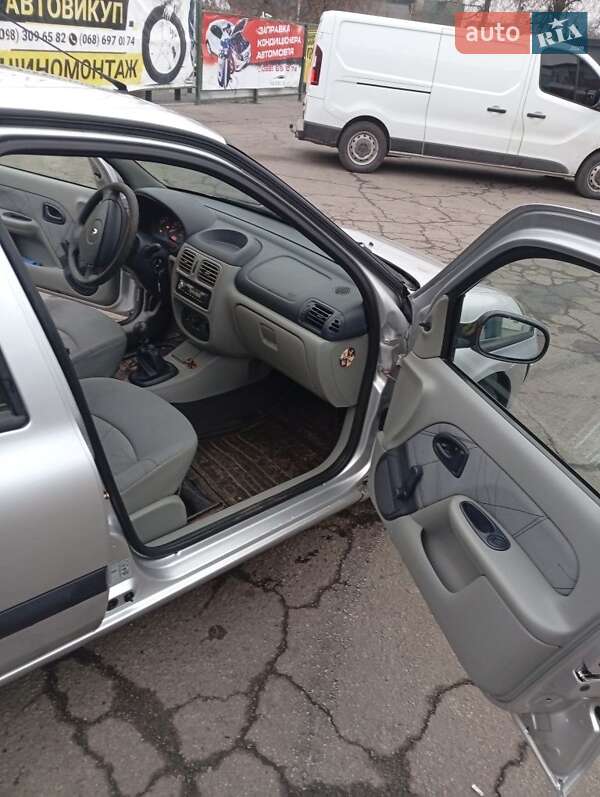 Седан Renault Clio Symbol 2004 в Умани