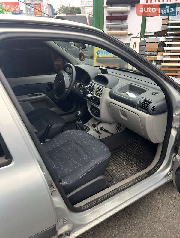 Седан Renault Clio Symbol 2003 в Киеве фото 6 Седан Renault Clio Symbol 2003 в Киеве
