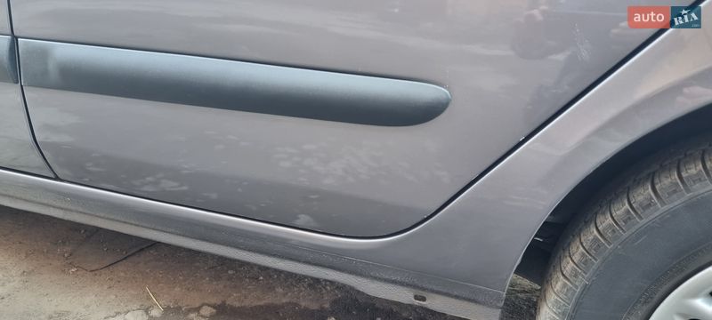 Седан Renault Clio Symbol 2001 в Днепре