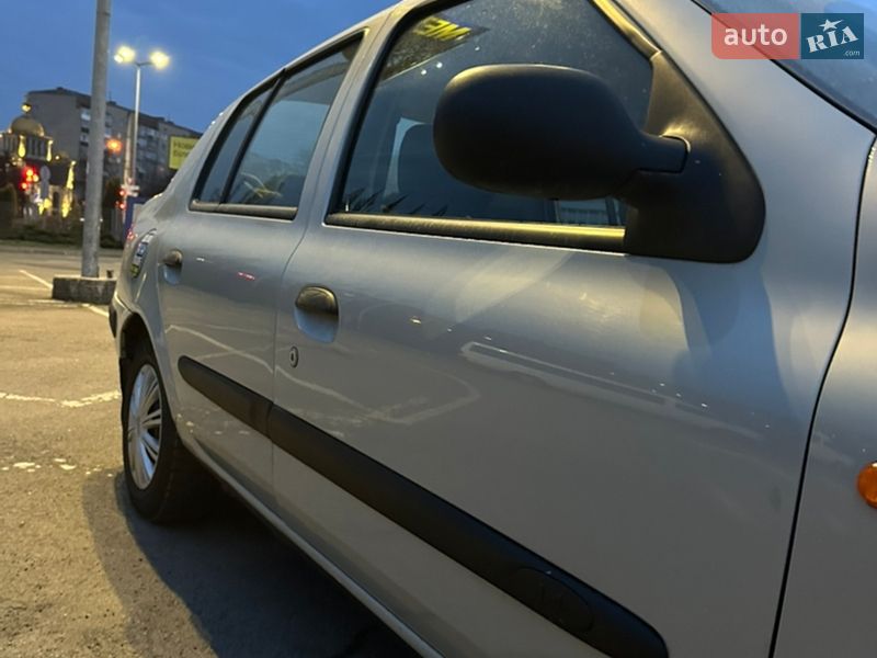 Седан Renault Clio Symbol 2004 в Івано-Франківську