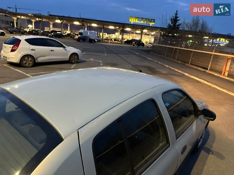 Седан Renault Clio Symbol 2004 в Івано-Франківську