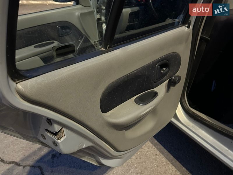 Седан Renault Clio Symbol 2004 в Івано-Франківську