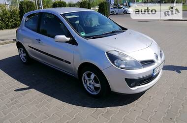 Хетчбек Renault Clio 2006 в 