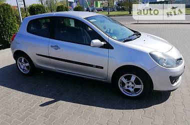 Хетчбек Renault Clio 2006 в 