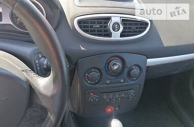 Хетчбек Renault Clio 2006 в 