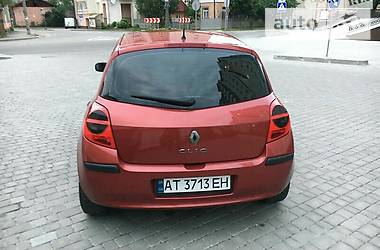 Хетчбек Renault Clio 2006 в 
