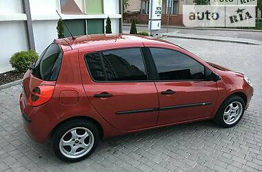 Хетчбек Renault Clio 2006 в 