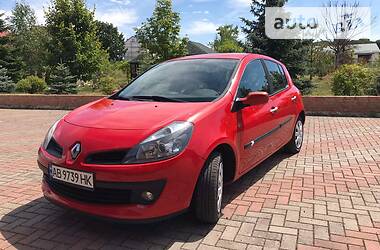 Седан Renault Clio 2006 в Виннице