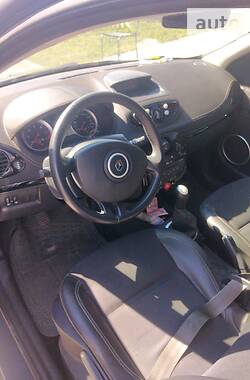 Седан Renault Clio 2012 в Галиче