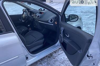 Хэтчбек Renault Clio 2010 в 