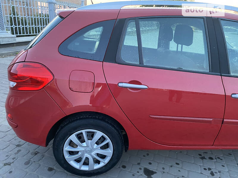 Универсал Renault Clio 2010 в Ивано-Франковске