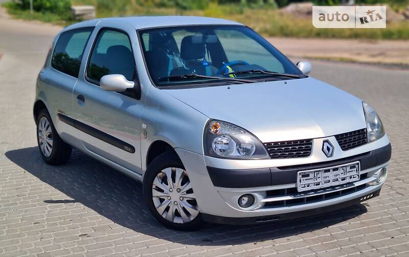 Хэтчбек Renault Clio 2003 в 