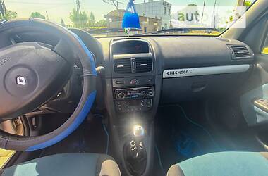 Хэтчбек Renault Clio 2003 в 