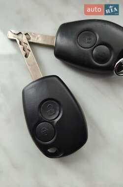 Хэтчбек Renault Clio 2006 в Нетешине фото 2 Хэтчбек Renault Clio 2006 в Нетешине