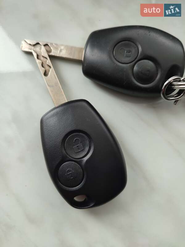 Хэтчбек Renault Clio 2006 в Нетешине фото 2 Хэтчбек Renault Clio 2006 в Нетешине