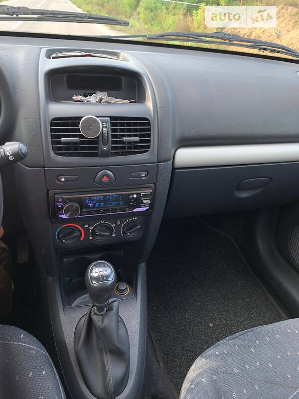 Хэтчбек Renault Clio 2002 в Черновцах