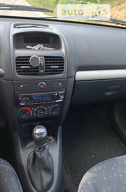 Хэтчбек Renault Clio 2002 в 