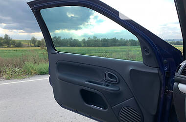 Хэтчбек Renault Clio 2002 в 