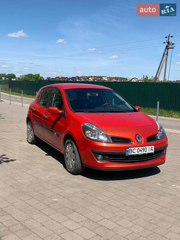 Хэтчбек Renault Clio 2009 в Львове