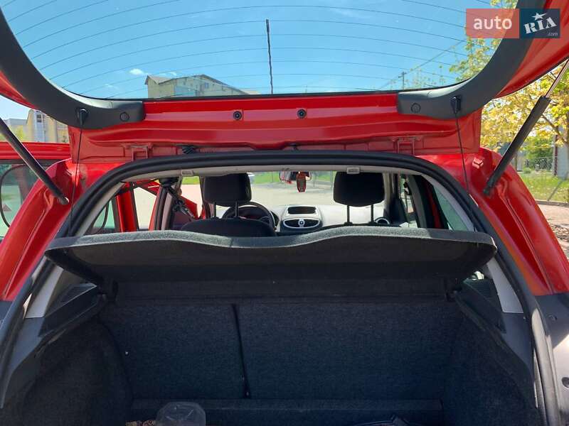 Хэтчбек Renault Clio 2009 в Львове