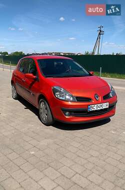 Хэтчбек Renault Clio 2009 в 