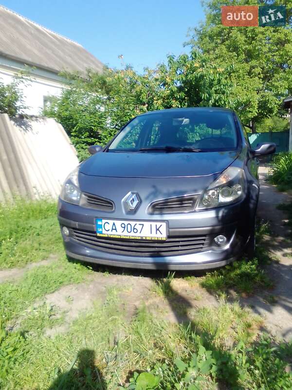 Хэтчбек Renault Clio 2005 в Ватутино