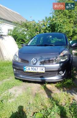 Хэтчбек Renault Clio 2005 в Ватутино