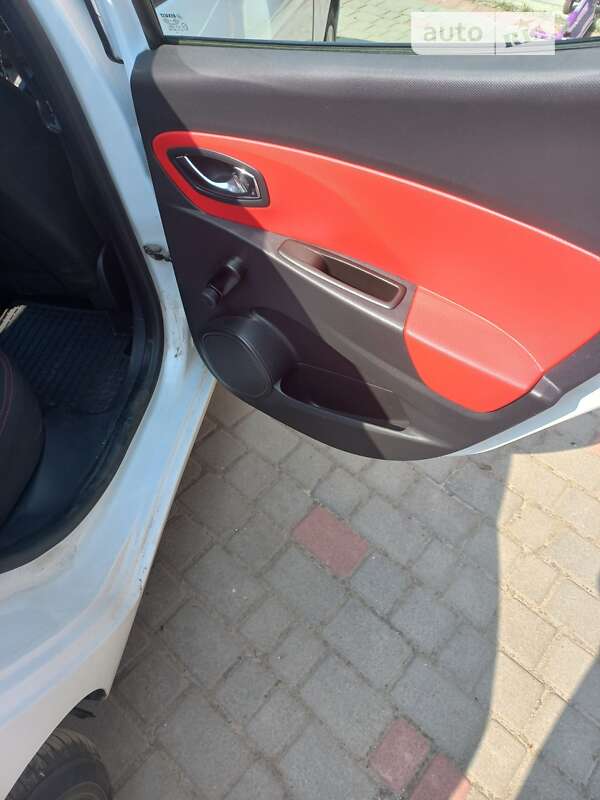 Хетчбек Renault Clio 2014 в Турійську фото 15 Хетчбек Renault Clio 2014 в Турійську