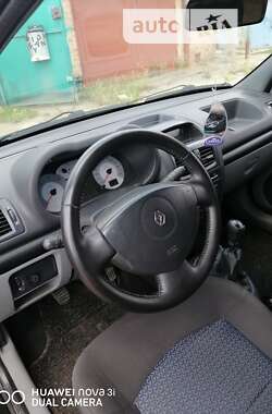 Седан Renault Clio 2006 в Олександрії