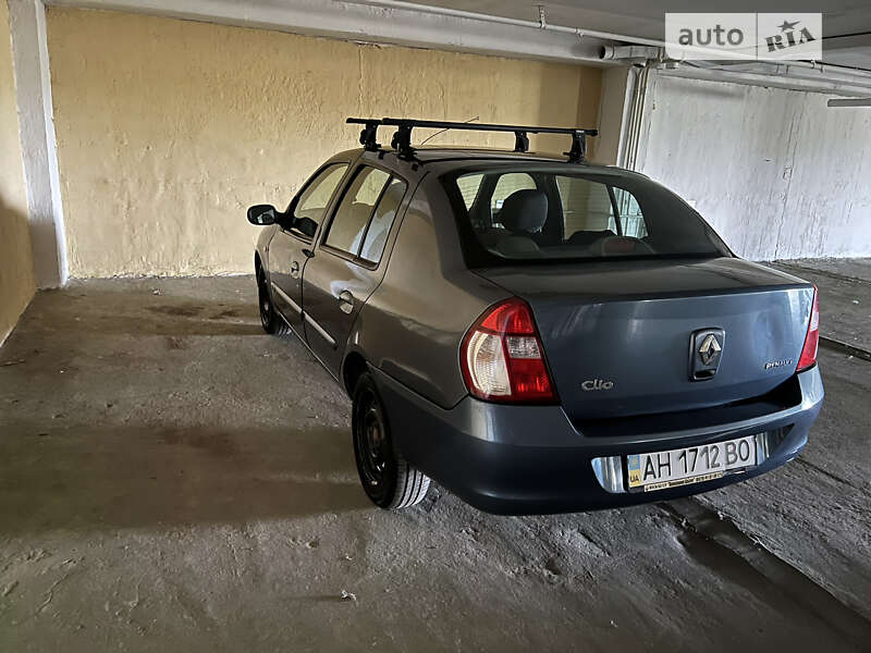 Седан Renault Clio 2006 в Киеве