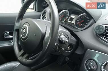 Хетчбек Renault Clio 2006 в 