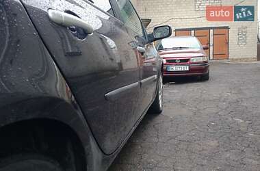 Хэтчбек Renault Clio 2006 в Ровно