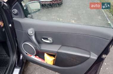 Хетчбек Renault Clio 2006 в 
