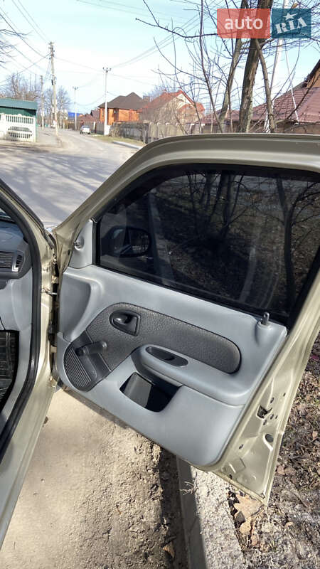 Седан Renault Clio 2007 в Виннице