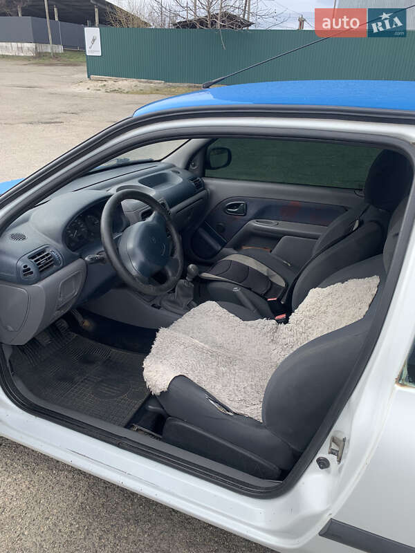 Хэтчбек Renault Clio 2000 в Киеве
