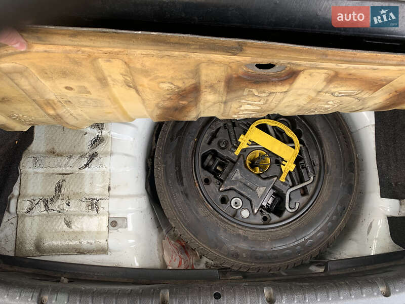 Хэтчбек Renault Clio 2000 в Киеве