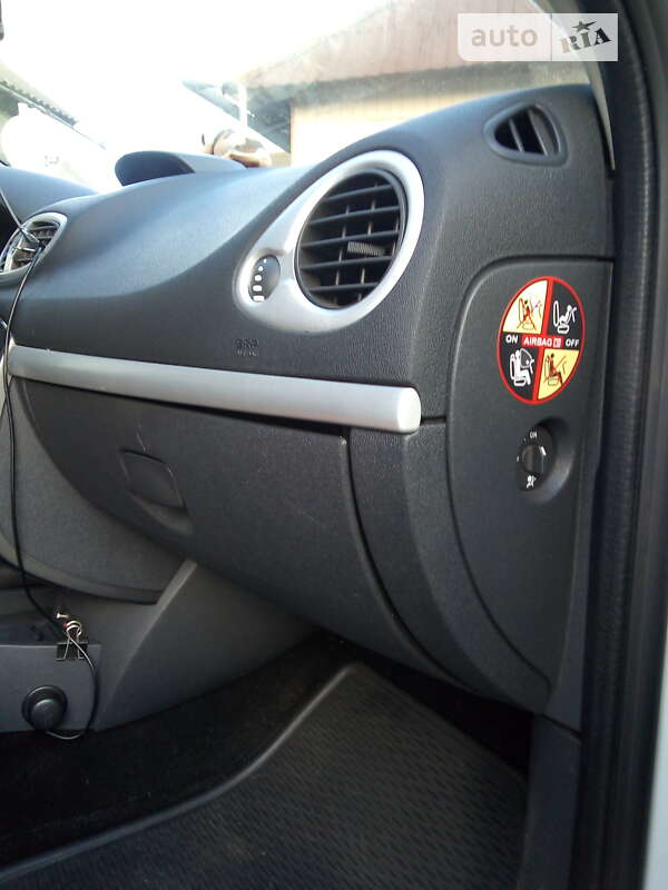 Универсал Renault Clio 2011 в Ивано-Франковске