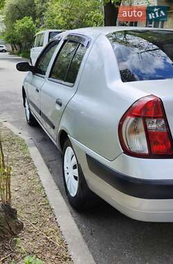 Седан Renault Clio 2005 в Киеве