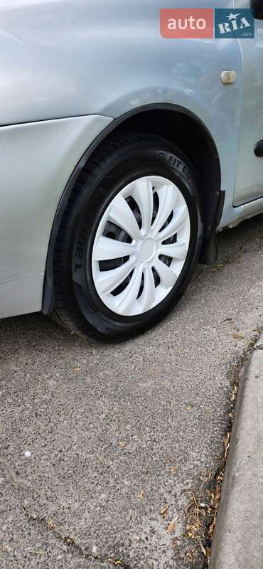 Седан Renault Clio 2005 в Киеве фото 35 Седан Renault Clio 2005 в Киеве