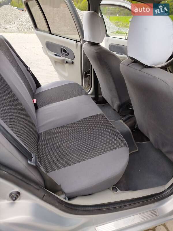 Седан Renault Clio 2006 в Полянице