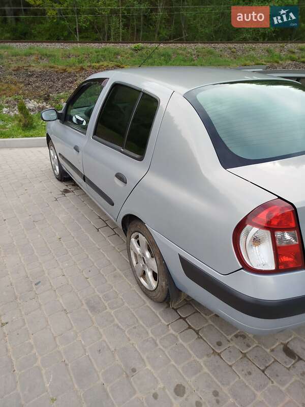 Седан Renault Clio 2006 в Полянице