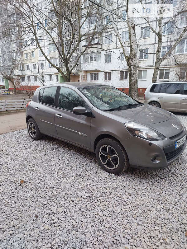 Хэтчбек Renault Clio 2010 в Житомире