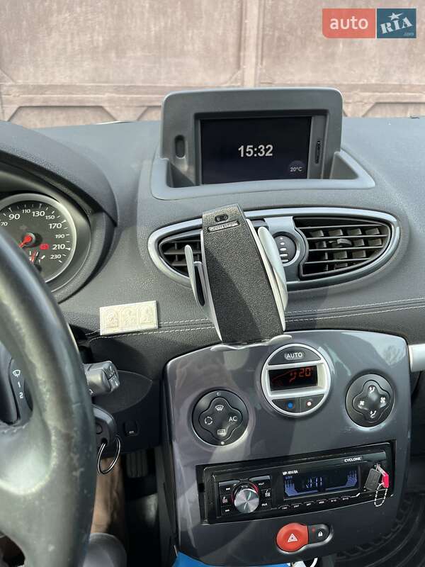 Универсал Renault Clio 2011 в Глухове