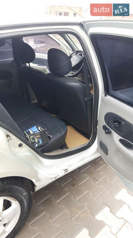 Хэтчбек Renault Clio 2003 в Ильинцах